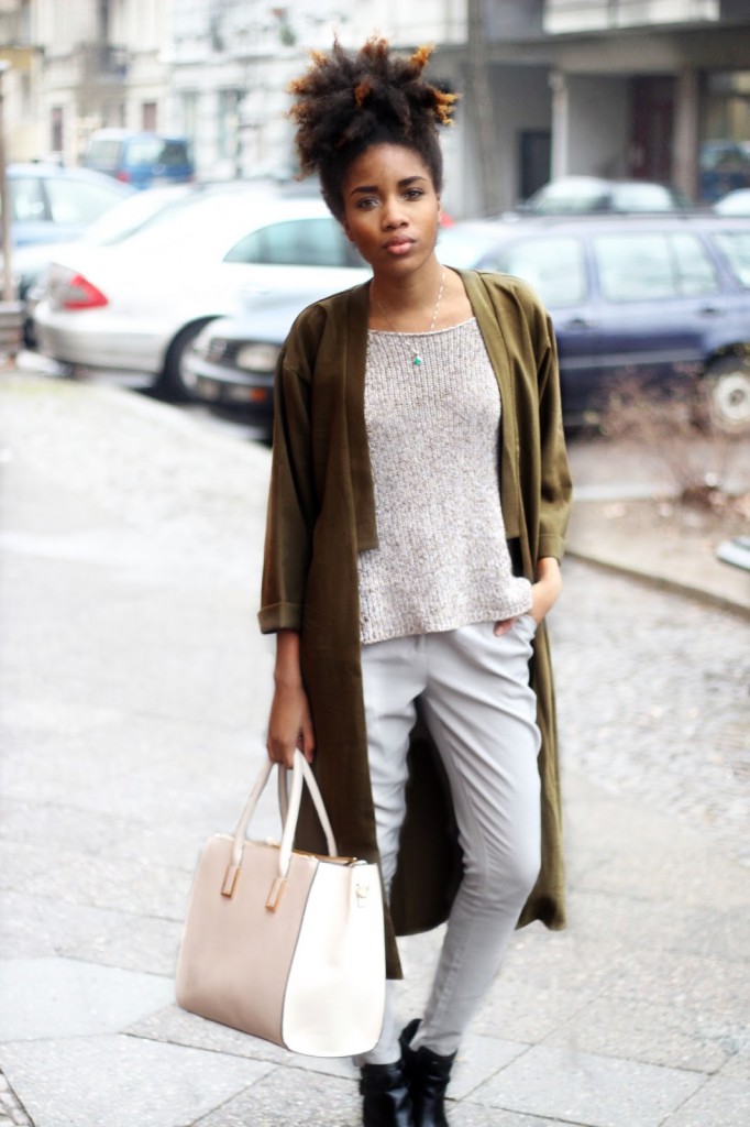 langer Mantel, langer Cardigan, Cardigan in grün, grüner Cardigan, grüne Jacke, afrolocken, afrohaare, Fashionblogger Deutschland, lockere Hose, beige Hose kaufen, Fashion Inspiration langer Mantel, langer Cardigan, Cardigan in grün, grüner Cardigan, grüne Jacke, afrolocken, afrohaare, Fashionblogger Deutschland, lockere Hose, beige Hose kaufen, Fashion Inspiration